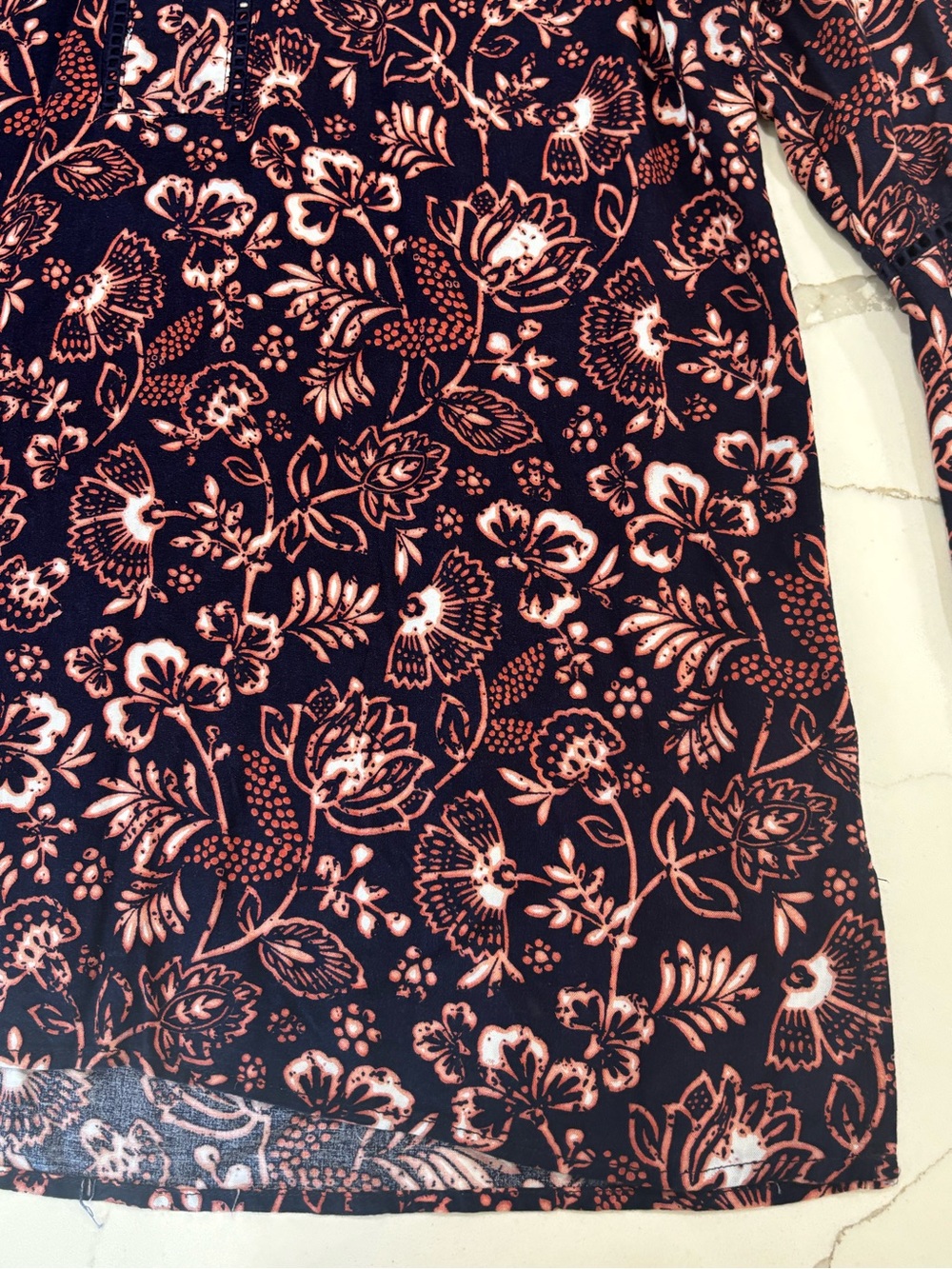 Gloria Vanderbilt Nova Navy Coral Floral V-Neck Tunic Blouse Top Bell Sleeve M - Picture 7 of 16